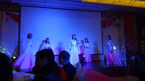 公司举办“赢战2017，跨越亿元”迎新晚会6.jpg